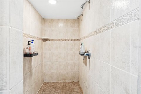 House in Largo, Florida 3 bedrooms, 159.98 sq.m. № 2412680 - photo 25