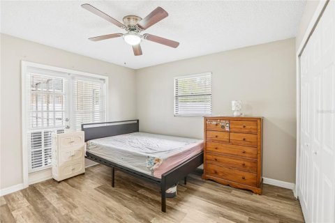 House in Largo, Florida 3 bedrooms, 159.98 sq.m. № 2412680 - photo 16