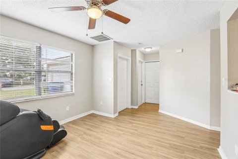 House in Largo, Florida 3 bedrooms, 159.98 sq.m. № 2412680 - photo 6