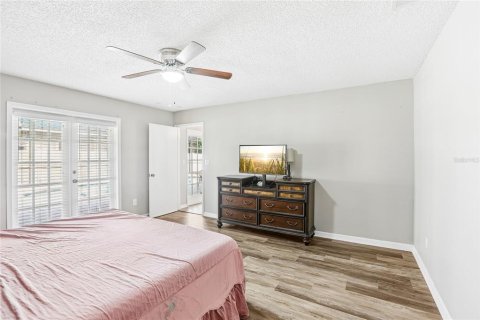 House in Largo, Florida 3 bedrooms, 159.98 sq.m. № 2412680 - photo 22