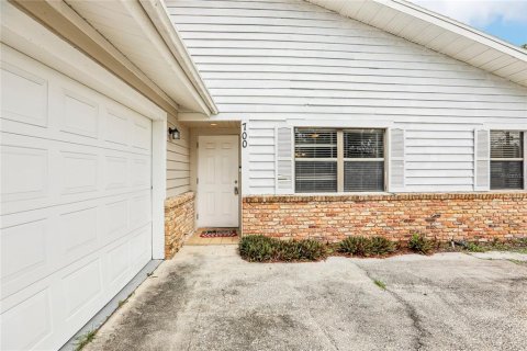 House in Largo, Florida 3 bedrooms, 159.98 sq.m. № 2412680 - photo 4