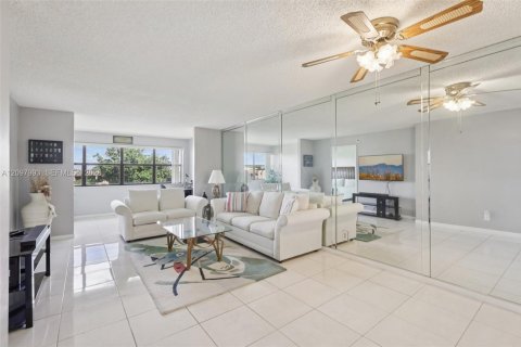 Condo in Sunrise, Florida, 2 bedrooms  № 2391973