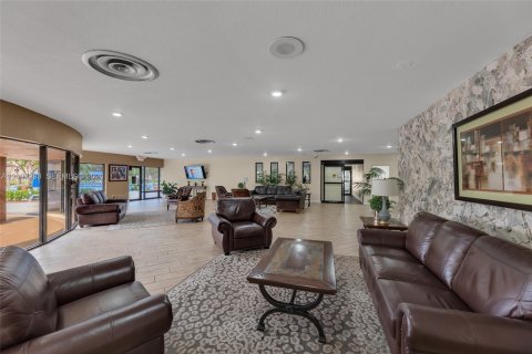Condo in Sunrise, Florida, 2 bedrooms  № 2391973 - photo 20
