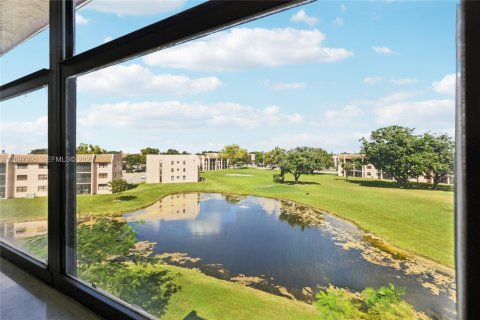 Condo in Sunrise, Florida, 2 bedrooms  № 2391973 - photo 4