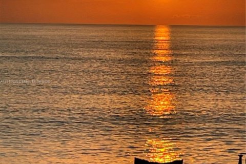 Condominio en venta en Hollywood, Florida, 1 dormitorio, 76.64 m2 № 1966950 - foto 23