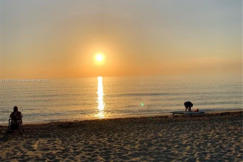 Condominio en venta en Hollywood, Florida, 1 dormitorio, 76.64 m2 № 1966950 - foto 21