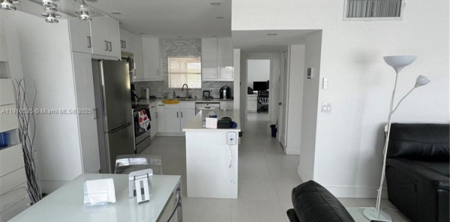 Condominio en Hollywood, Florida, 1 dormitorio № 1966950