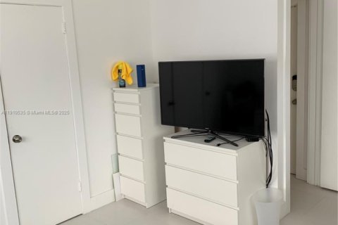 Condominio en venta en Hollywood, Florida, 1 dormitorio, 76.64 m2 № 1966950 - foto 16