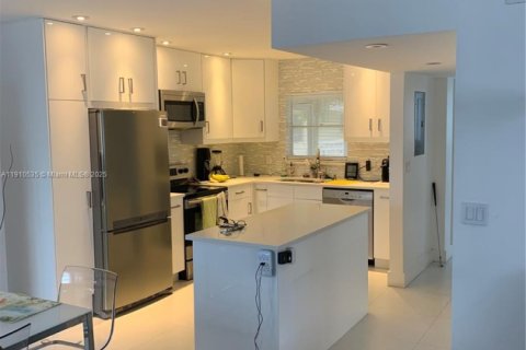 Condominio en venta en Hollywood, Florida, 1 dormitorio, 76.64 m2 № 1966950 - foto 17