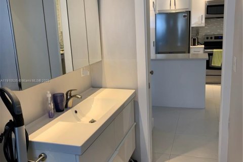 Condominio en venta en Hollywood, Florida, 1 dormitorio, 76.64 m2 № 1966950 - foto 14