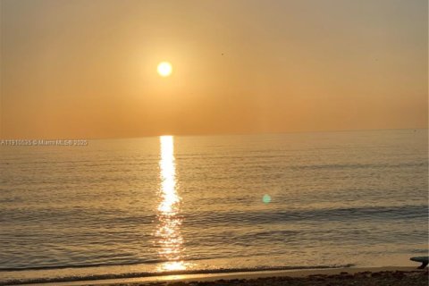 Condominio en venta en Hollywood, Florida, 1 dormitorio, 76.64 m2 № 1966950 - foto 22