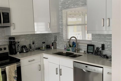 Condominio en venta en Hollywood, Florida, 1 dormitorio, 76.64 m2 № 1966950 - foto 5