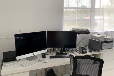 Condominio en venta en Hollywood, Florida, 1 dormitorio, 76.64 m2 № 1966950 - foto 20