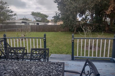 House in Cocoa Beach, Florida 3 bedrooms, 105.91 sq.m. № 2359410 - photo 7