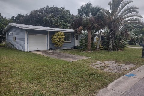 House in Cocoa Beach, Florida 3 bedrooms, 105.91 sq.m. № 2359410