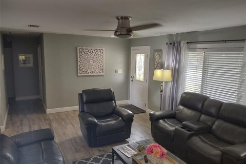 House in Cocoa Beach, Florida 3 bedrooms, 105.91 sq.m. № 2359410 - photo 14