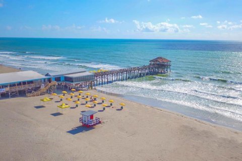 House in Cocoa Beach, Florida 3 bedrooms, 105.91 sq.m. № 2359410 - photo 3