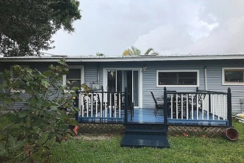 House in Cocoa Beach, Florida 3 bedrooms, 105.91 sq.m. № 2359410 - photo 6