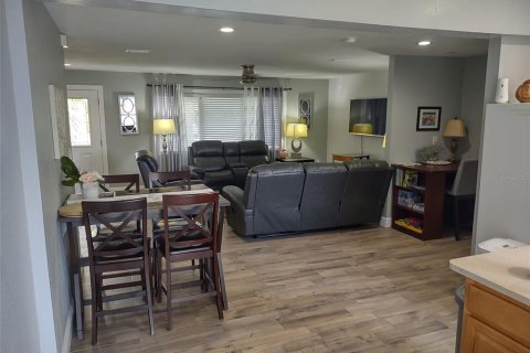 House in Cocoa Beach, Florida 3 bedrooms, 105.91 sq.m. № 2359410 - photo 13