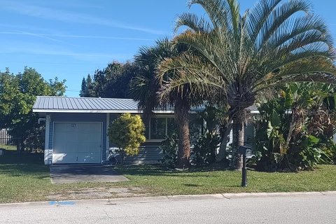 House in Cocoa Beach, Florida 3 bedrooms, 105.91 sq.m. № 2359410 - photo 4