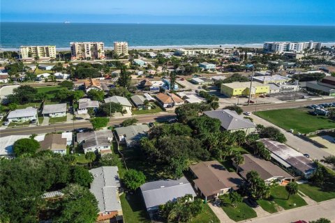 House in Cocoa Beach, Florida 3 bedrooms, 105.91 sq.m. № 2359410 - photo 2