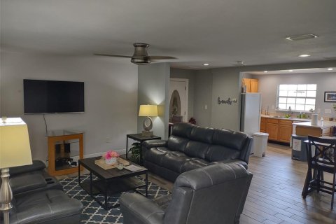 House in Cocoa Beach, Florida 3 bedrooms, 105.91 sq.m. № 2359410 - photo 11