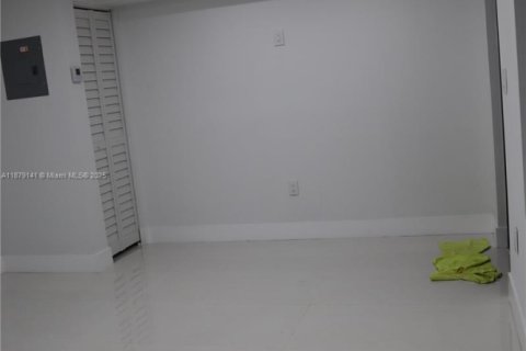 Casa en alquiler en Hollywood, Florida, 2 dormitorios, 124.49 m2 № 1927844 - foto 10