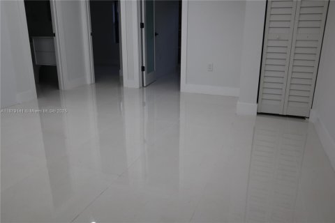 Casa en alquiler en Hollywood, Florida, 2 dormitorios, 124.49 m2 № 1927844 - foto 16