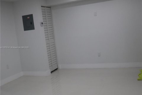 Casa en alquiler en Hollywood, Florida, 2 dormitorios, 124.49 m2 № 1927844 - foto 9