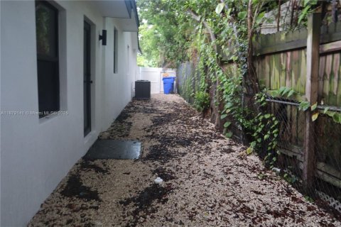 Casa en alquiler en Hollywood, Florida, 2 dormitorios, 124.49 m2 № 1927844 - foto 17