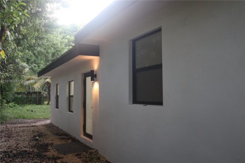 Casa en alquiler en Hollywood, Florida, 2 dormitorios, 124.49 m2 № 1927844 - foto 2