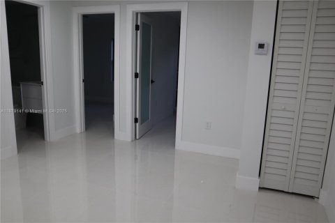 Casa en alquiler en Hollywood, Florida, 2 dormitorios, 124.49 m2 № 1927844 - foto 15