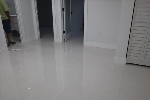 Casa en alquiler en Hollywood, Florida, 2 dormitorios, 124.49 m2 № 1927844 - foto 3