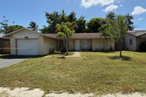 House in Sunrise, Florida 3 bedrooms, 112.23 sq.m. № 1871316 - photo 7