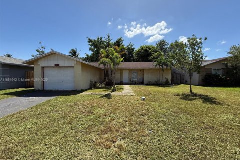 House in Sunrise, Florida 3 bedrooms, 112.23 sq.m. № 1871316 - photo 3