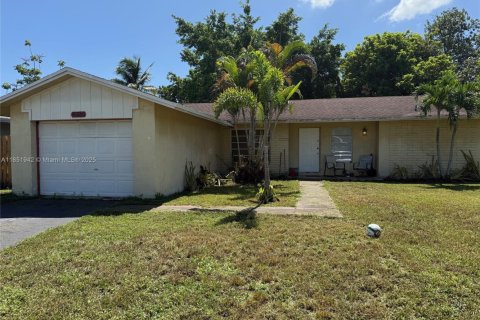 House in Sunrise, Florida 3 bedrooms, 112.23 sq.m. № 1871316 - photo 2
