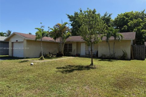 House in Sunrise, Florida 3 bedrooms, 112.23 sq.m. № 1871316 - photo 4