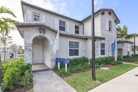 Townhouse in Homestead, Florida 3 bedrooms, 149.76 sq.m. № 1727913 - photo 1