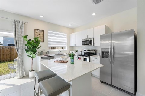 Townhouse in Homestead, Florida 3 bedrooms, 149.76 sq.m. № 1727913 - photo 18