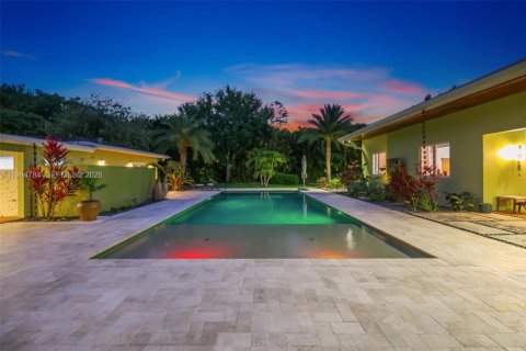 House in Miami, Florida 7 bedrooms, 378.3 sq.m. № 2062503 - photo 16