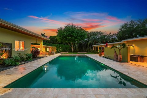 House in Miami, Florida 7 bedrooms, 378.3 sq.m. № 2062503 - photo 10