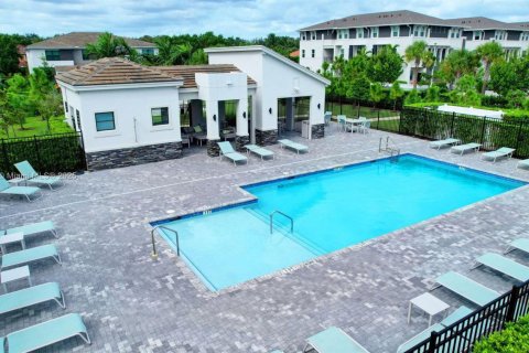 Townhouse in Lake Worth, Florida 3 bedrooms, 215.25 sq.m. № 1826097 - photo 13