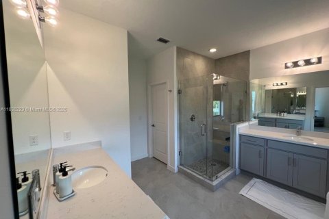 Townhouse in Lake Worth, Florida 3 bedrooms, 215.25 sq.m. № 1826097 - photo 8