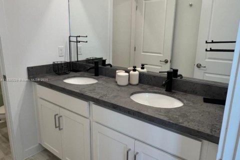 Townhouse in Lake Worth, Florida 3 bedrooms, 215.25 sq.m. № 1826097 - photo 6