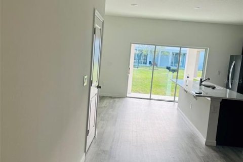 Touwnhouse à louer à DeLand, Floride: 3 chambres, 159.98 m2 № 2109462 - photo 3