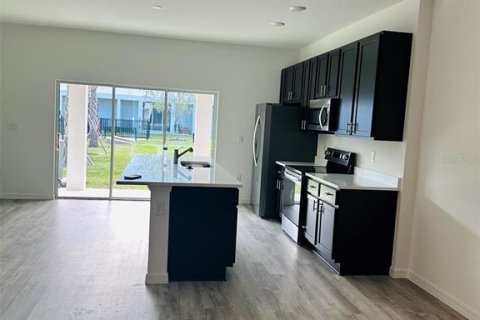 Touwnhouse à louer à DeLand, Floride: 3 chambres, 159.98 m2 № 2109462 - photo 2