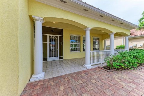 House in Venice, Florida 5 bedrooms, 235.69 sq.m. № 2398468 - photo 2