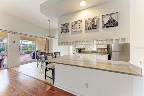 House in Venice, Florida 5 bedrooms, 235.69 sq.m. № 2398468 - photo 15