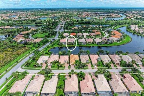 House in Venice, Florida 5 bedrooms, 235.69 sq.m. № 2398468 - photo 6