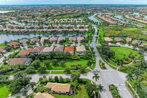 House in Venice, Florida 5 bedrooms, 235.69 sq.m. № 2398468 - photo 7